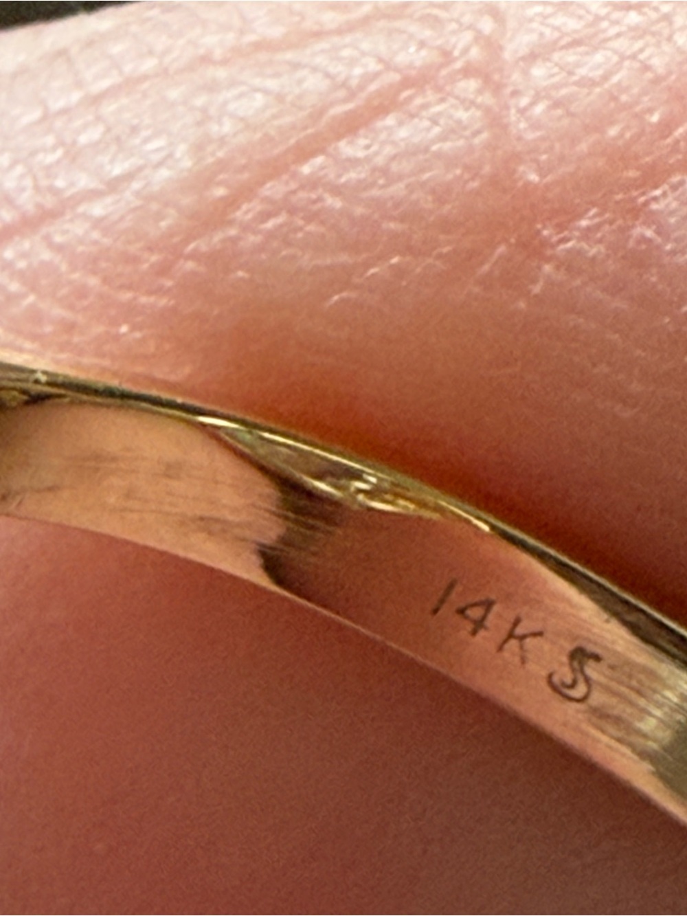 14K Gold Pear Cut Solitaire Ring with Clear Stone - Picture 4 of 9